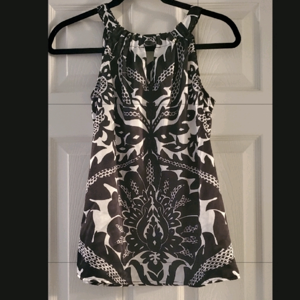 The Limited Black and White Key Hole Top Small